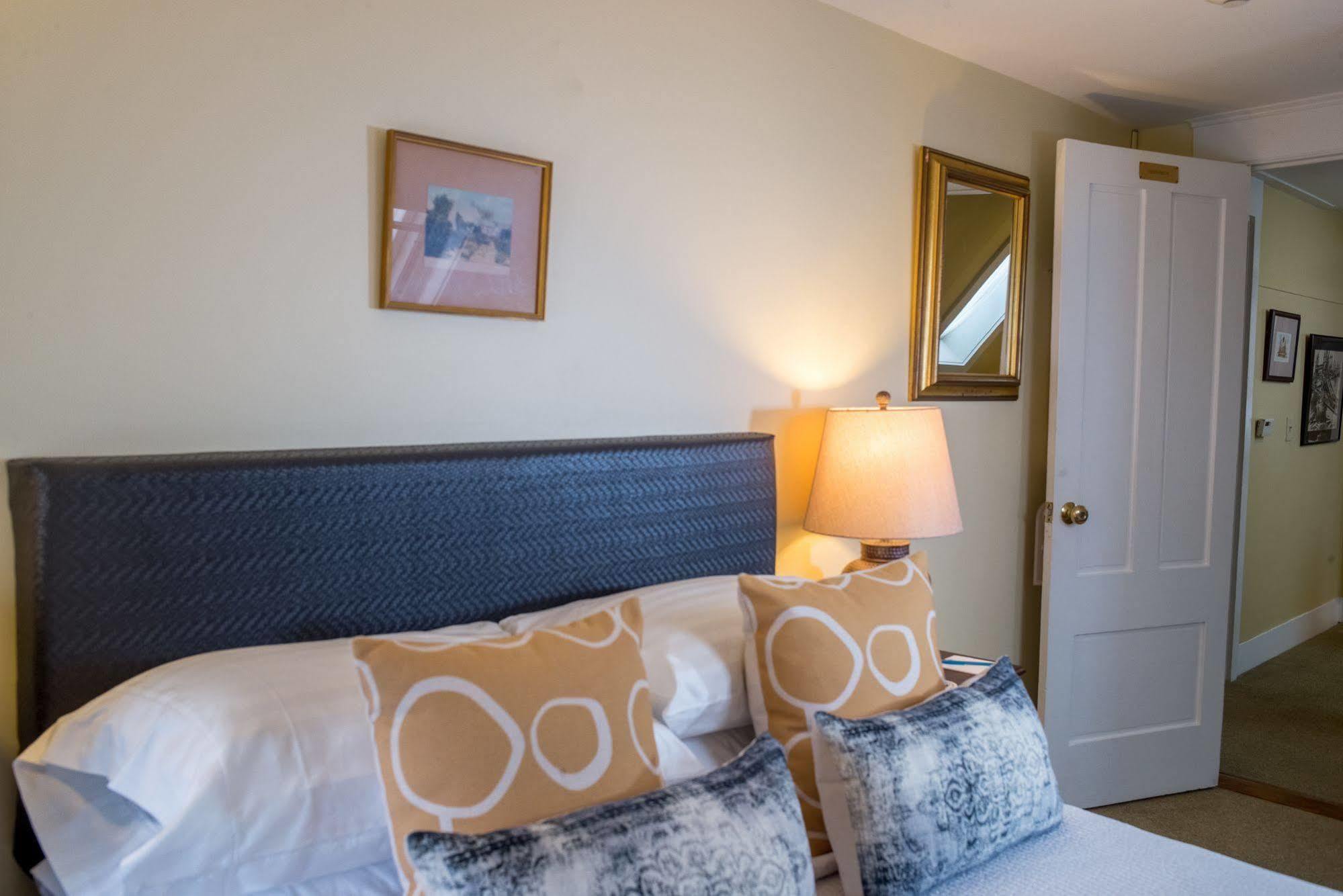Beaconlight Guest House Провинстаун Екстериор снимка